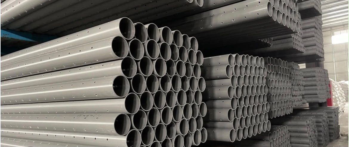 Stock de tuyaux PVC pour évacuation lourde et réseaux professionnels